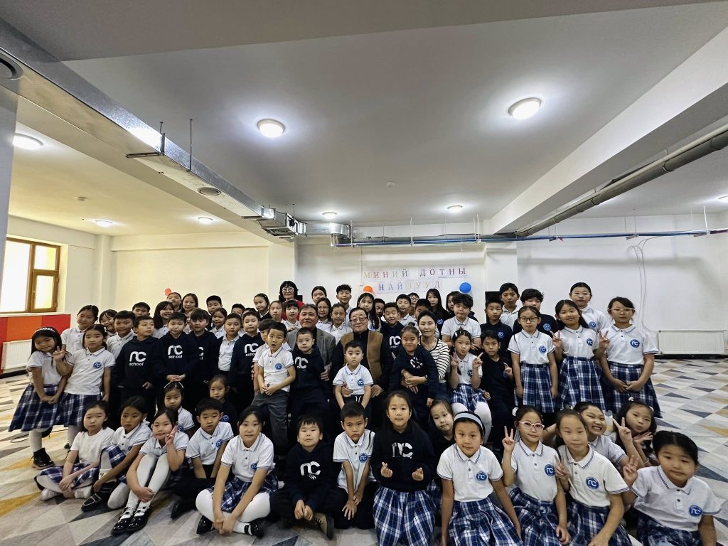 Хүүхдийн элч хөгжмийн зохиолч, МУ-ын гавьяат багш С.Батболд багштай уулзлаа.